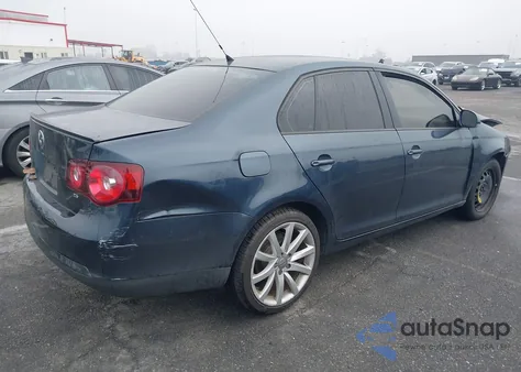 2010 Volkswagen Jetta Limited Edition from USA, damaged, VIN 3VWAZ7AJ2AM104558